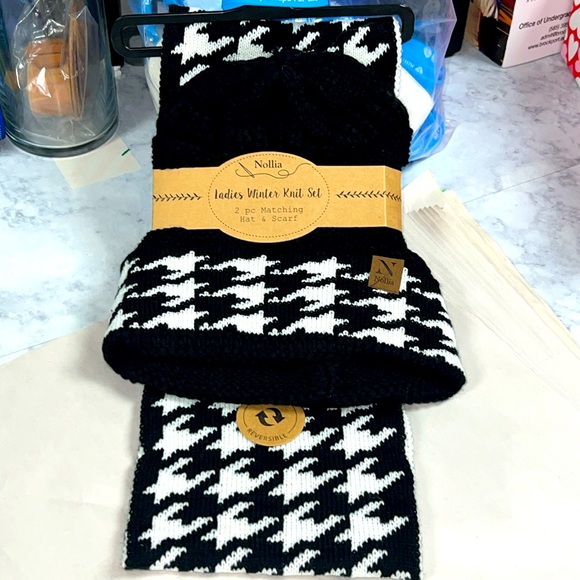 Other - Label gift 2pc Hat & Scarf Set